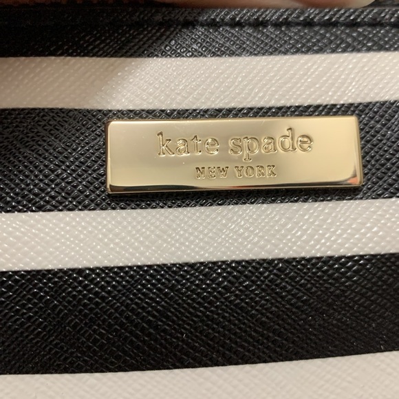 Kate Spade Black and White Striped Crossbody Bag with Gold Charm - Picture 4 of 10